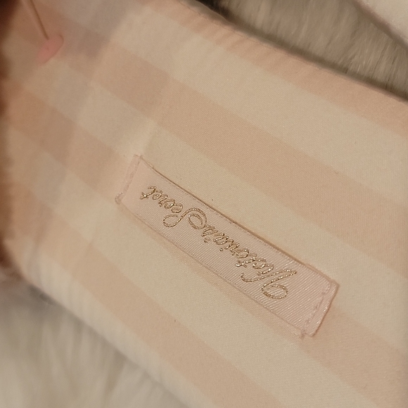 NWT Victoria's Secret Stripped Fur Slippers & Monogramed "V" storage bag! ♥️ - Picture 7 of 10